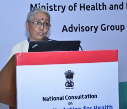 Ms Aruna Roy, Mazdoor Kisan Shakti Sangathan, Rajasthan delivering the key note address at the inaugural session